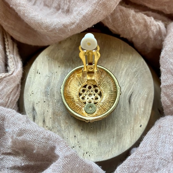 Lapor Vintage Green Enamel and Gold Tone Earrings. - Picture 4 of 5